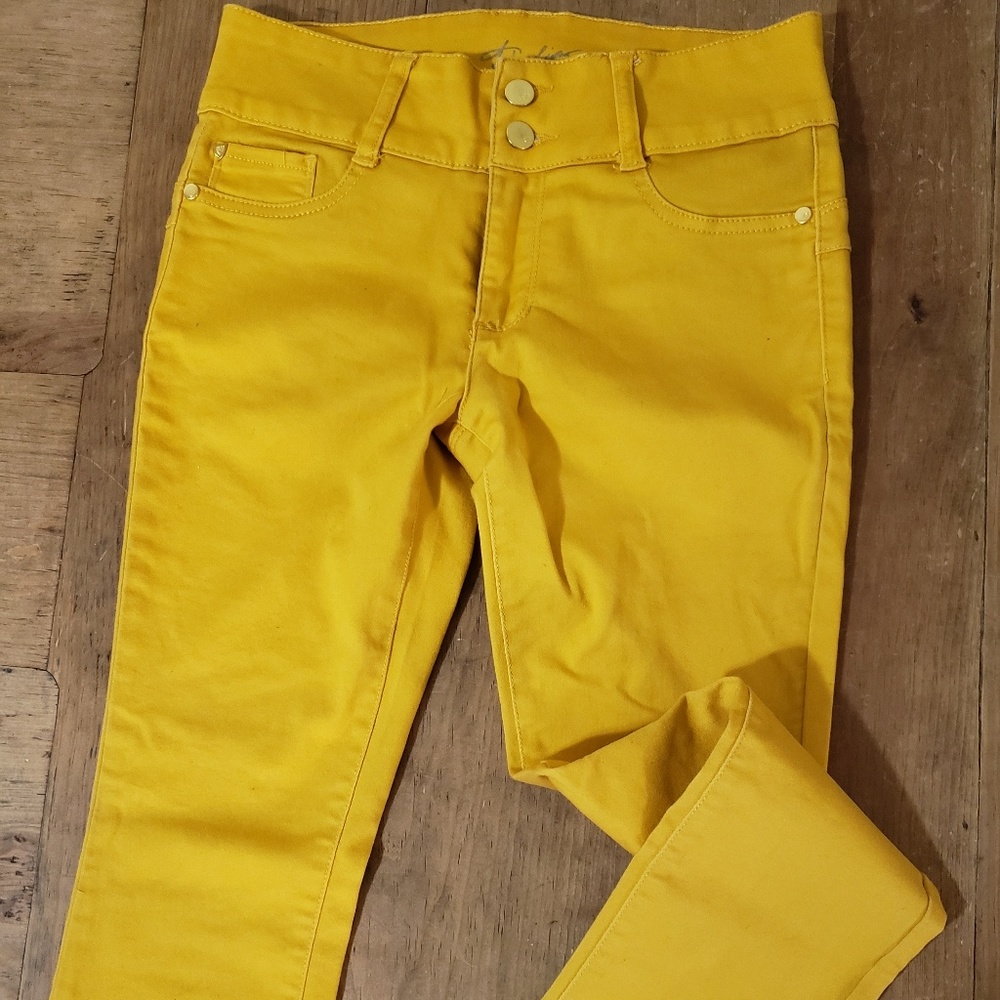 Yellow mustard skinny jeans